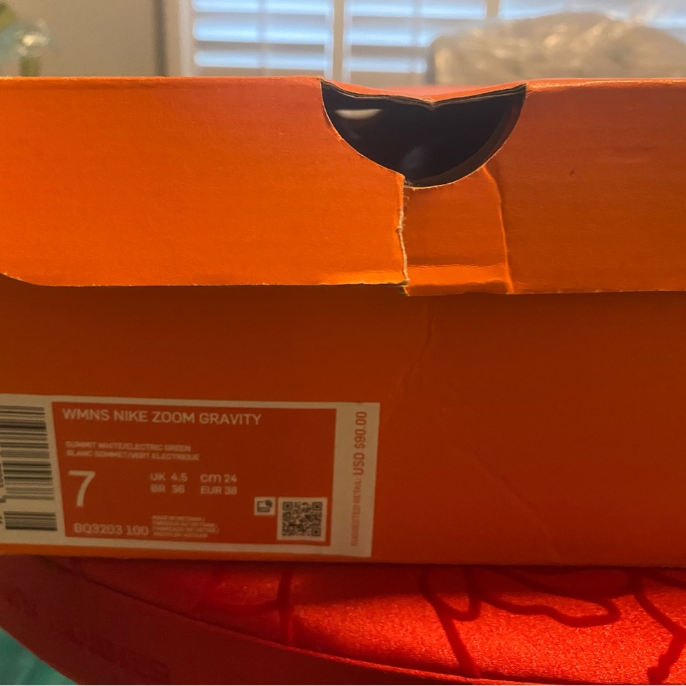 Nike size 7 wore once - Picture 3 of 4